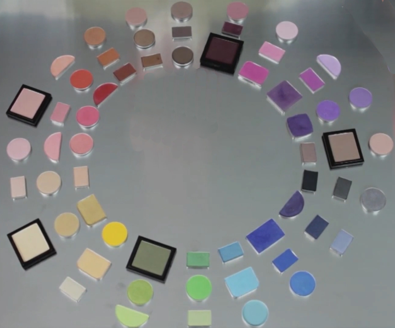 Color wheel of eyeshadows.
